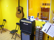 Escuela de Musica CICLOS Educacion Musical para Niños Jovenes Adultos en Caballito Flores Parque Chacabuco Enseñanza y Clases de Guitarra Bajo Piano Teclados Bateria Saxo Canto Violin Flauta Trompeta Acordeon Percusion Cajon Peruano e Iniciacion Musical
